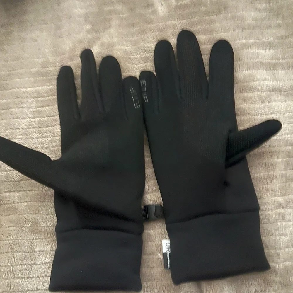 Black women’s northface gloves